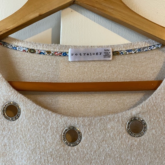 3/$15 Retrelogy Medium Cream Colored Top Three Quarter Sleeve Silver Cirles - Picture 3 of 7